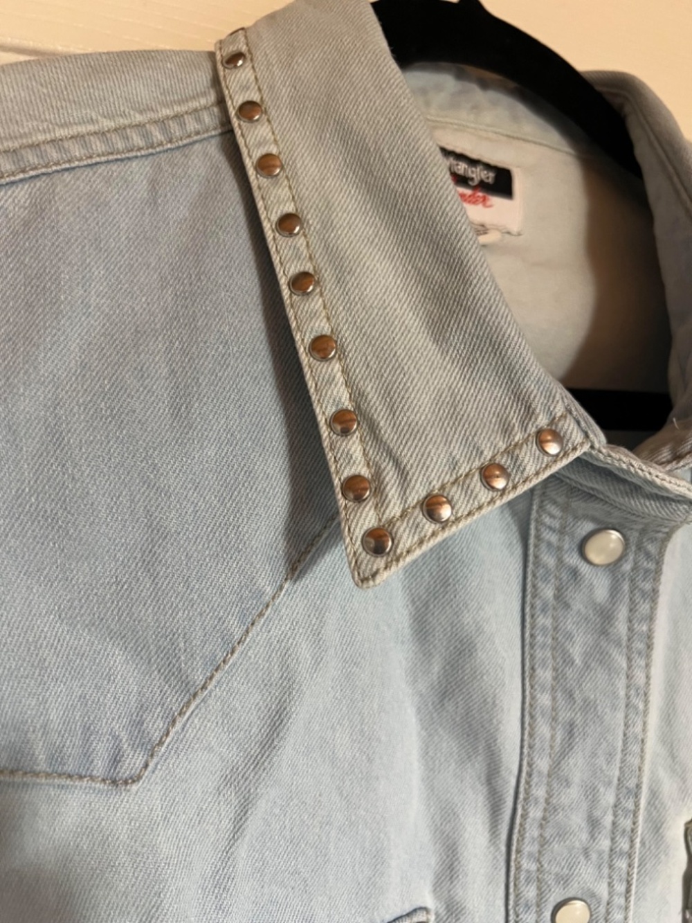 Women's Wrangler x Fender Studded Lt Denim Shirt- XL - Picture 3 of 5